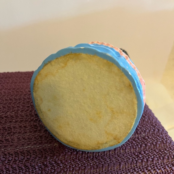 VINTAGE 1970’s CERAMIC SOUTHERN GIRL HOLDING HER CAT. BROWN HAIR BLUE EYES - Picture 9 of 9